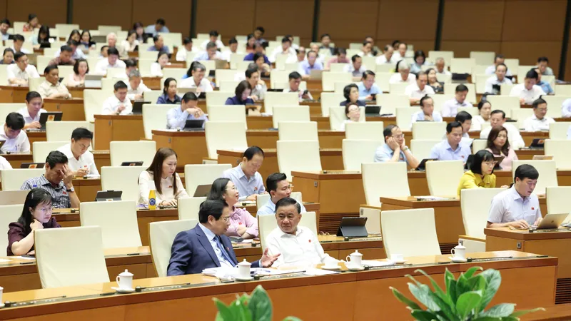 Thủ tướng Phạm Minh Chính và các đại biểu dự phiên họp sáng 15-5. Ảnh QUANG PHÚC
