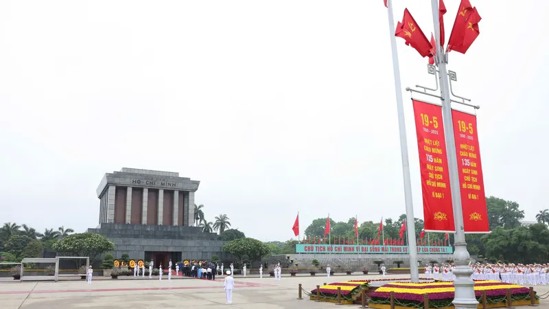  Lào gửi Điện mừng nhân 135 năm ngày sinh Chủ tịch Hồ Chí Minh