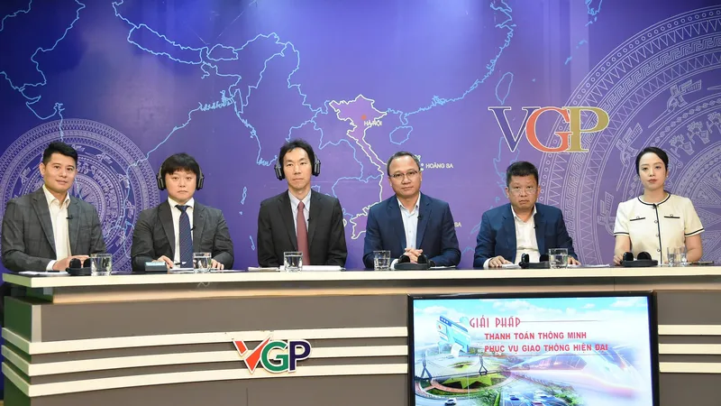 Các đại biểu tham dự tọa đàm
