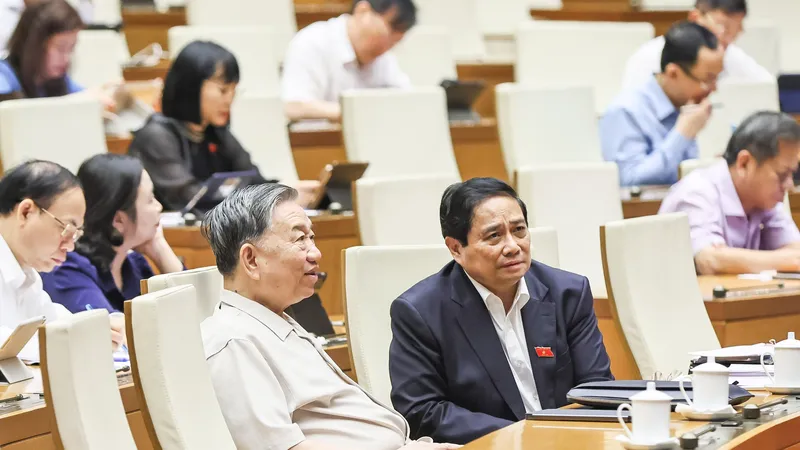 Tổng Bí thư Tô Lâm và Thủ tướng Phạm Minh Chính tại phiên thảo luận. Ảnh: VIẾT CHUNG