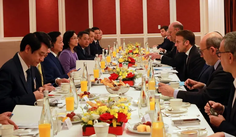 Phó Thủ tướng Trần Hồng Hà dự buổi ăn sáng - làm việc theo lời mời của Tổng thống Pháp Emmanuel Macron