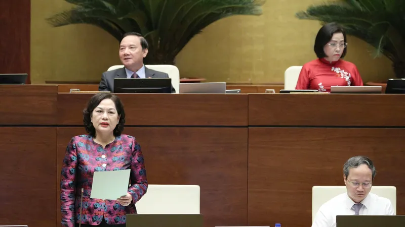 Thống đốc Ngân hàng Nhà nước Việt Nam Nguyễn Thị Hồng phát biểu giải trình, làm rõ một số vấn đề đại biểu Quốc hội nêu, sáng 29-5. Ảnh: VIẾT CHUNG