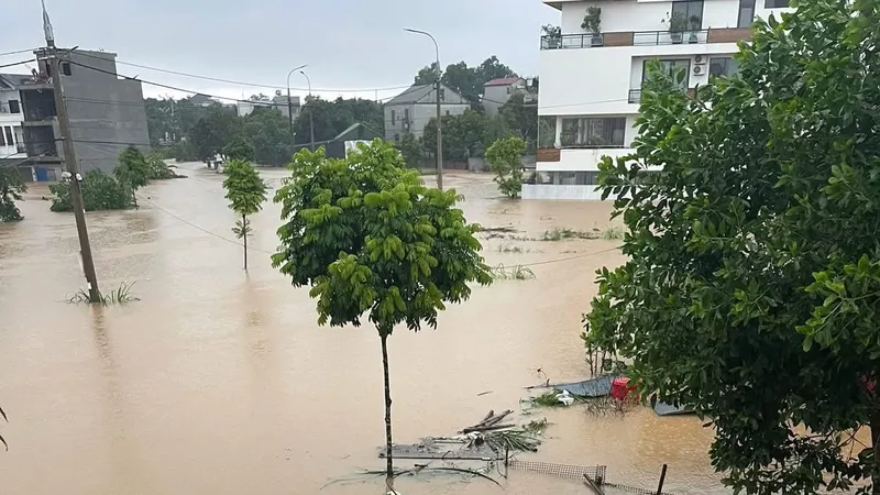 Nước ngập hơn 1m ở thành phố Thái Nguyên, tỉnh Thái Nguyên