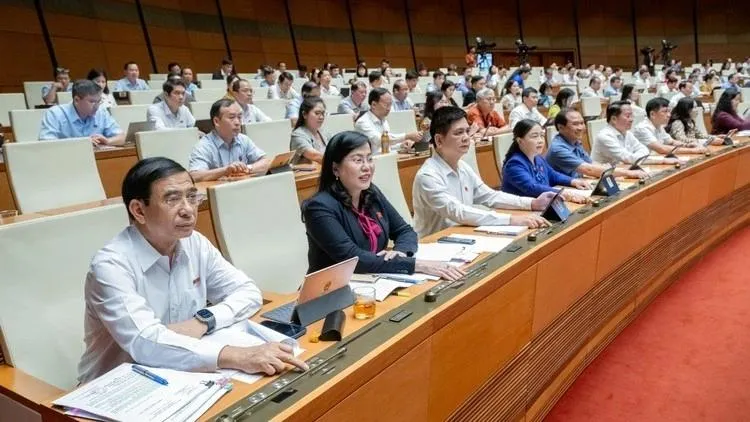 Quốc hội thông qua các luật trước khi bế mạc