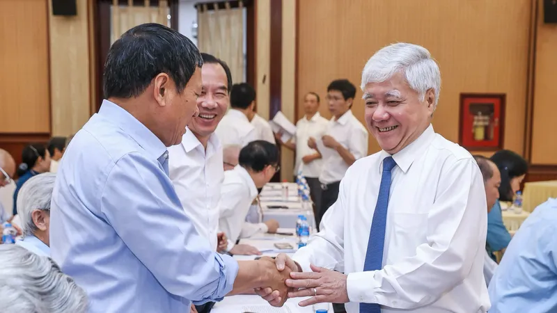 Đồng chí Đỗ Văn Chiến, Chủ tịch Ủy ban Trung ương MTTQ Việt Nam và các đại biểu dự hội nghị