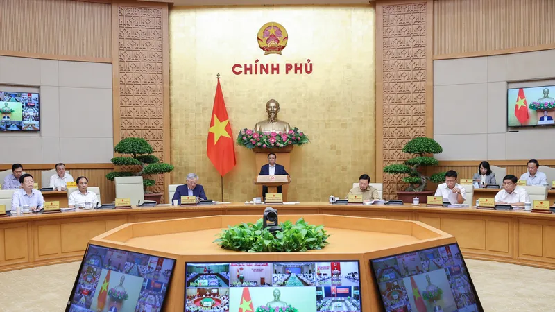 Chính phủ yêu cầu bảo đảm các cân đối lớn của nền kinh tế, phấn đấu tăng trưởng 8% trở lên trong năm 2025