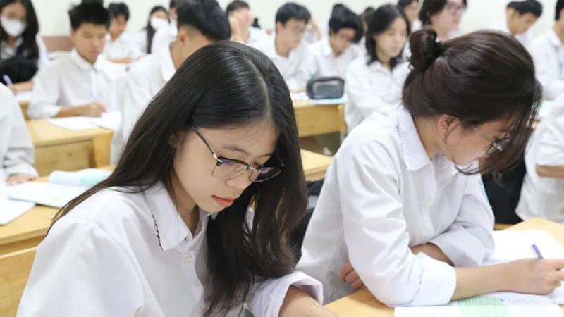 Thí sinh có thể tham khảo bảng bách phân vị tổng điểm một số tổ hợp phổ biến