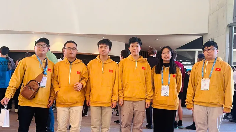 Đội tuyển Việt Nam tham dự Kỳ thi Olympic Toán quốc tế năm 2025