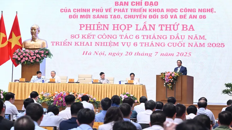 Thủ tướng chủ trì phiên họp Ban Chỉ đạo về KH-CN, đổi mới sáng tạo, chuyển đổi số. Ảnh: VIẾT CHUNG