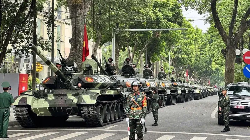 Không khí rộn ràng khắp Thủ đô trước giờ tổng hợp luyện đầu tiên