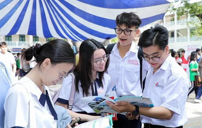 Bộ GD-ĐT gia hạn thời gian mở hệ thống hỗ trợ tuyển sinh chung đến 17 giờ ngày 2-9