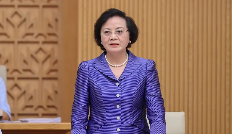 Bộ trưởng Bộ Nội vụ Phạm Thị Thanh Trà phát biểu tại phiên họp Chính phủ thường kỳ tháng 8