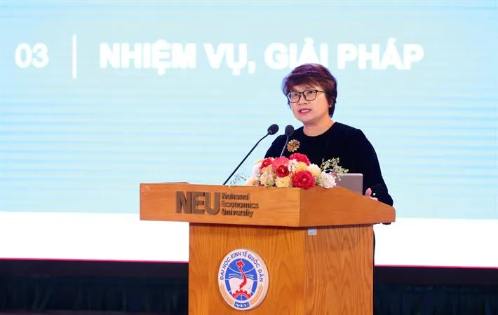 Cục trưởng Cục Hợp tác quốc tế, Bộ GD-ĐT Nguyễn Thu Thủy báo cáo tại hội nghị