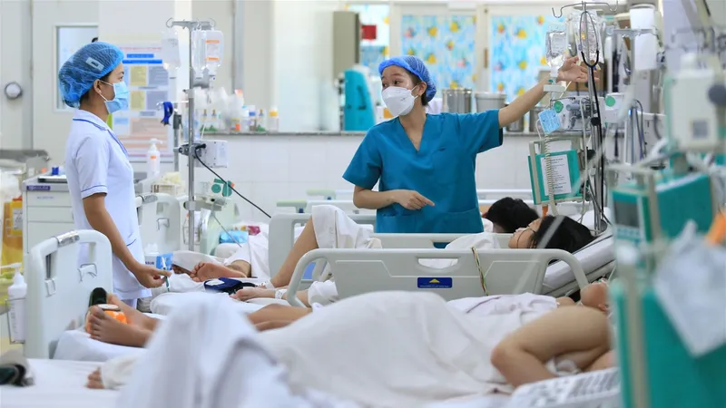 Chính phủ nêu rõ trước hết miễn viện phí cho đối tượng chính sách xã hội, người yếu thế, người có thu nhập thấp