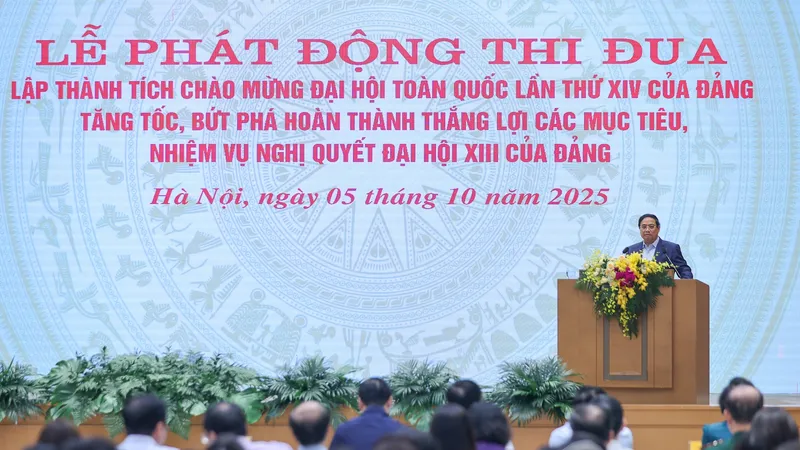 Thủ tướng Chính phủ Phạm Minh Chính, Chủ tịch Hội đồng Thi đua – Khen thưởng Trung ương chủ trì lễ phát động thi đua cao điểm lập thành tích chào mừng Đại hội XIV của Đảng. Ảnh: VIẾT CHUNG