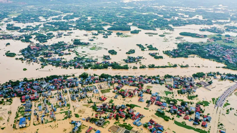 Lũ sông Cầu dâng cao gây ngập lụt nhiều phường ở Thái Nguyên