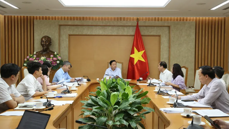 Phó Thủ tướng Trần Hồng Hà chủ trì cuộc họp nghe báo cáo về dự thảo Nghị định sửa đổi, bổ sung về nhà ở xã hội