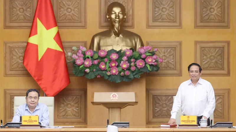 Thủ tướng Phạm Minh Chính và Chủ tịch Quốc hội Trần Thanh Mẫn đồng chủ trì hội nghị. Ảnh: VIẾT CHUNG
