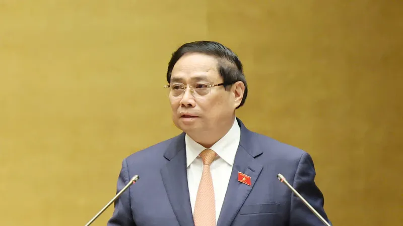 Thủ tướng Phạm Minh Chính trình bày báo cáo kết quả thực hiện kế hoạch phát triển kinh tế - xã hội năm 2025 và 5 năm 2021-2025; dự kiến kế hoạch phát triển kinh tế - xã hội năm 2026. Ảnh: QUANG PHÚC