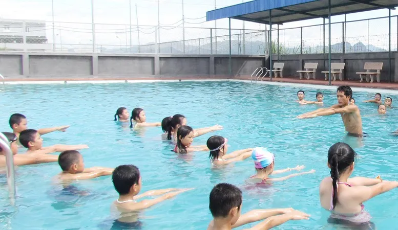 Lần đầu tiên, Bộ GD-ĐT chính thức ban hành chương trình dạy bơi an toàn. Ảnh minh họa