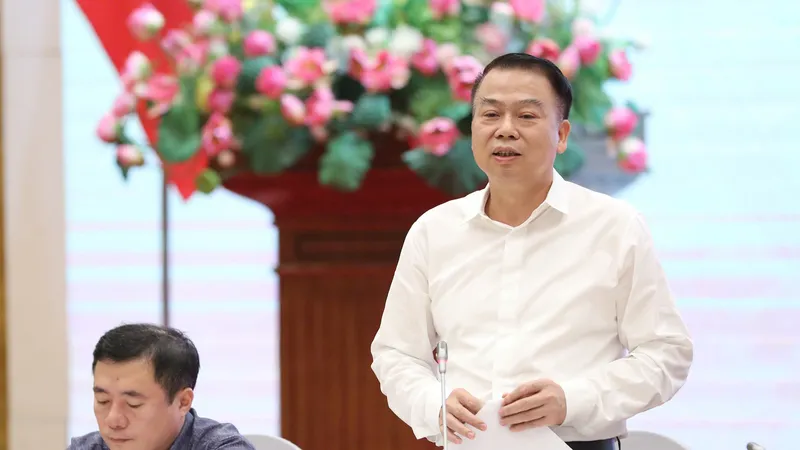 Thứ trưởng Bộ Tài chính Nguyễn Đức Chi phát biểu tại họp báo. Ảnh: QUANG PHÚC