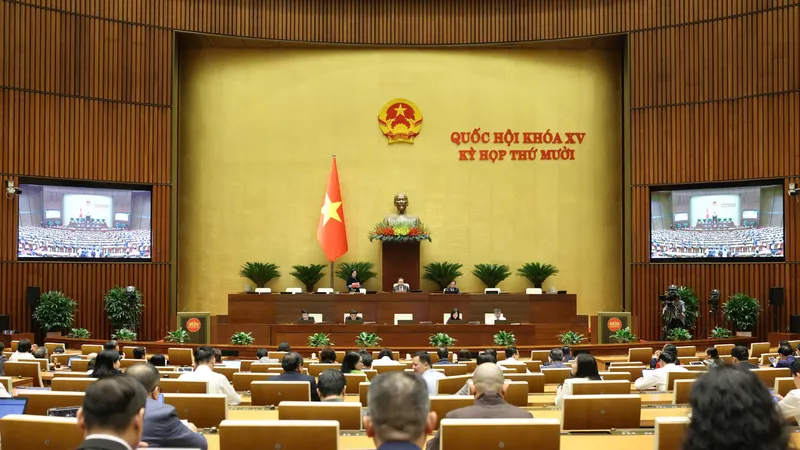 Phiên thảo luận chiều 10-11. Ảnh: QUANG PHÚC