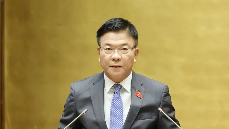 Phó Thủ tướng Lê Thành Long trình bày dự thảo Nghị quyết về dự toán ngân sách nhà nước năm 2026, chiều 13-11. Ảnh: QUANG PHÚC