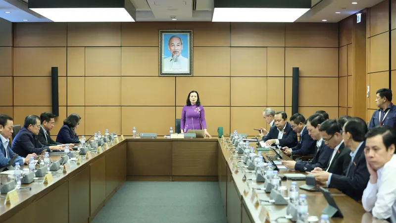 Đoàn đại biểu Quốc hội TPHCM thảo luận tại tổ sáng 21-11. Ảnh: QUANG PHÚC