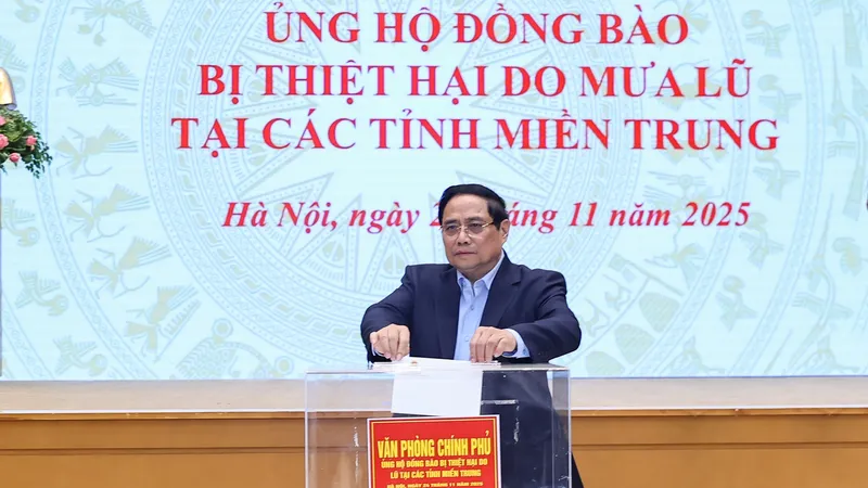 Thủ tướng Phạm Minh Chính ủng hộ đồng bào vùng lũ