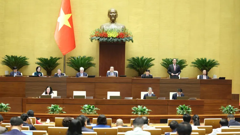 Phiên họp sáng 3-12. Ảnh: QUANG PHÚC
