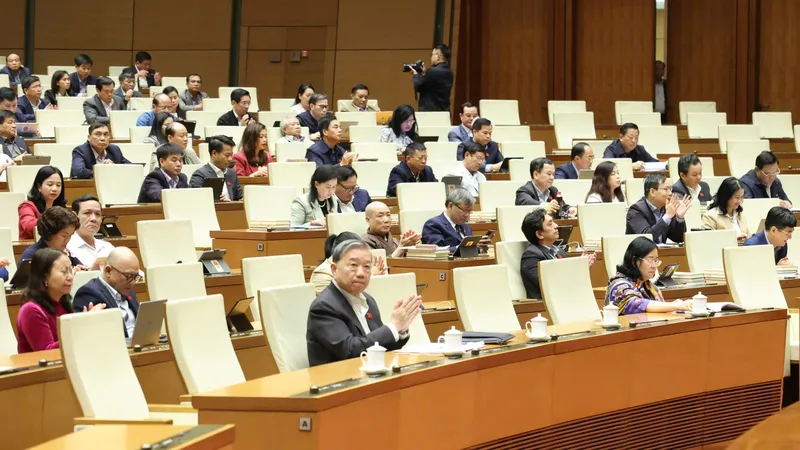 Các đại biểu dự phiên họp chiều 5-12. Ảnh: QUANG PHÚC