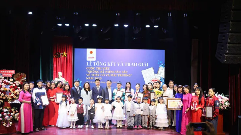 Trao giải cuộc thi viết “Những kỷ niệm sâu sắc về thầy cô và mái trường” năm 2025
