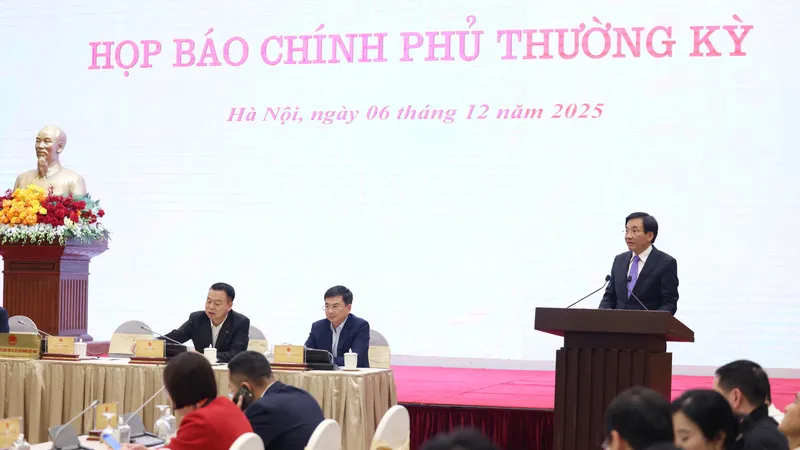 Cuộc họp báo Chính phủ thường kỳ tháng 11. Ảnh: QUANG PHÚC
