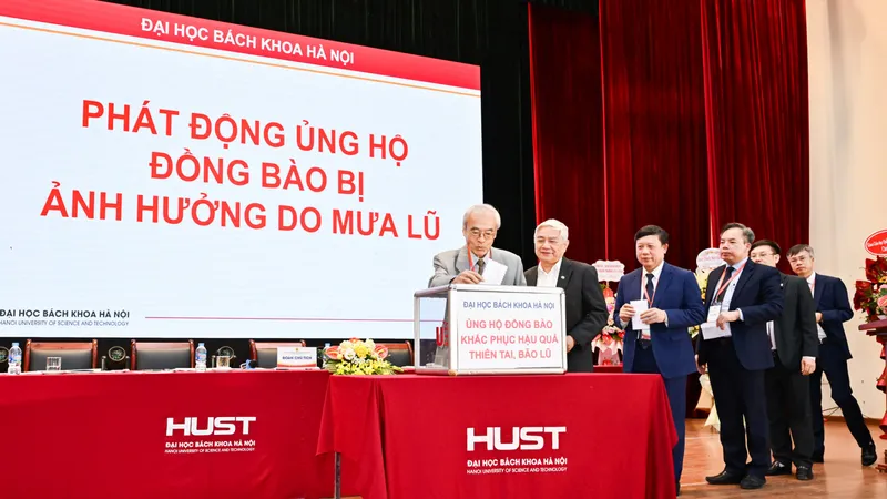 Cán bộ viên chức, nhà giáo, người lao động Đại học Bách khoa Hà Nội ủng hộ đồng bào lũ lụt