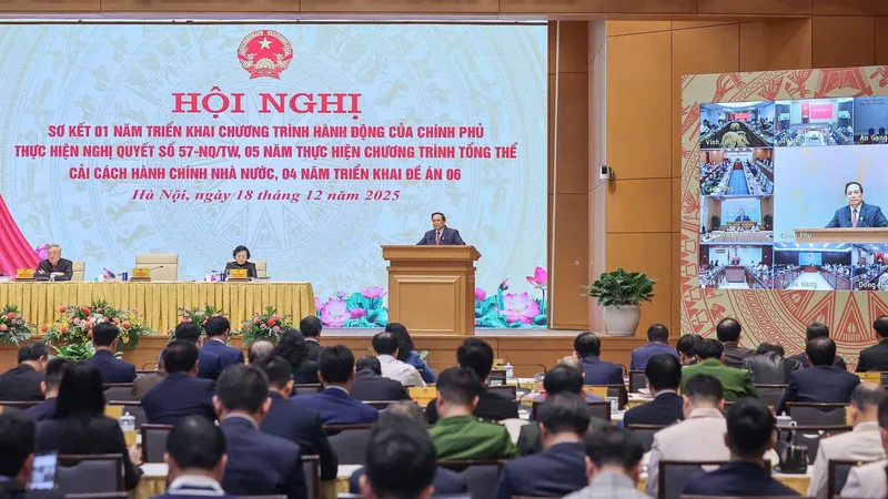 Thủ tướng Phạm Minh Chính chủ trì hội nghị sơ kết triển khai các nghị quyết, đề án, chiều 18-12. Ảnh: VIẾT CHUNG