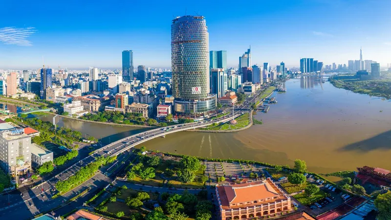 UK shares expertise on building international financial centers