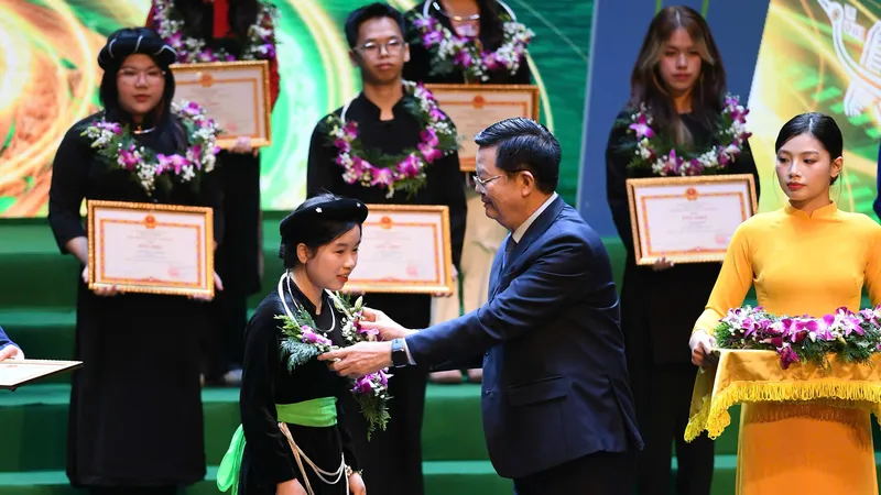 Tuyên dương 150 học sinh, sinh viên, thanh niên dân tộc thiểu số tiêu biểu