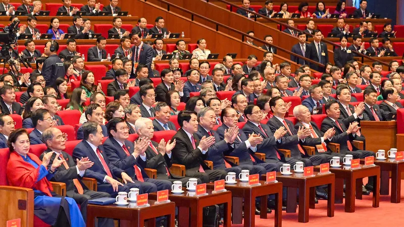 Các đồng chí lãnh đạo, nguyên lãnh đạo Đảng, Nhà nước và các đại biểu dự phiên khai mạc, sáng 20-1. Ảnh: VIẾT CHUNG