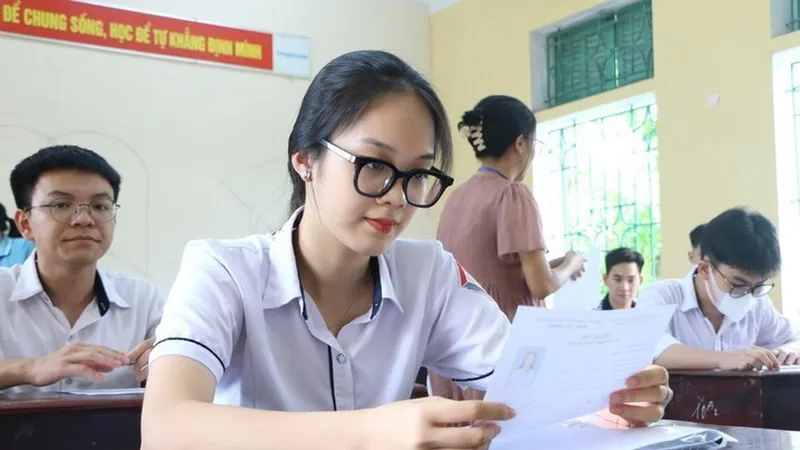 Đề thi minh họa, cần không?