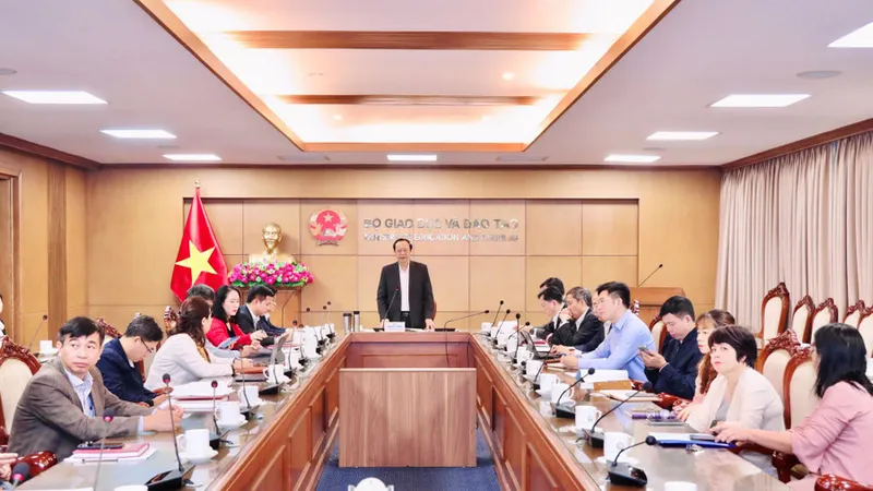 Thứ trưởng Thường trực Bộ GD-ĐT Phạm Ngọc Thưởng chủ trì hội nghị