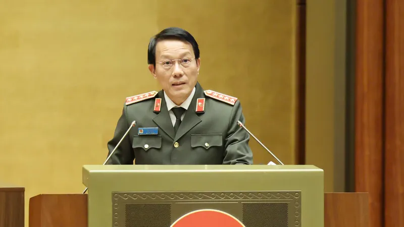 Đồng chí Lương Tam Quang, Ủy viên Bộ Chính trị, Bộ trưởng Bộ Công an truyền đạt chuyên đề. Ảnh: QUANG PHÚC