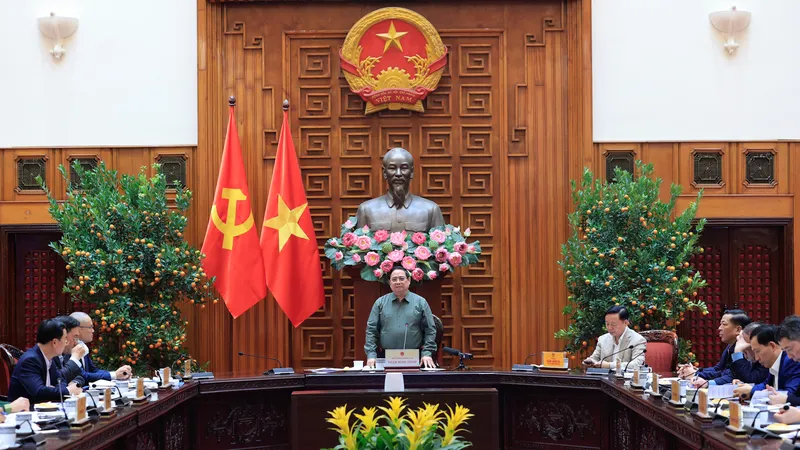 Thủ tướng Phạm Minh Chính chủ trì cuộc họp với các bộ, ngành Trung ương và tỉnh Phú Thọ về tình hình khắc phục hư hỏng công trình cầu sông Lô. Ảnh: VGP