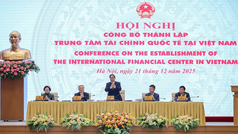 Thủ tướng Chính phủ Phạm Minh Chính chủ trì hội nghị công bố thành lập Trung tâm Tài chính quốc tế tại Việt Nam vào ngày 21-12-2025