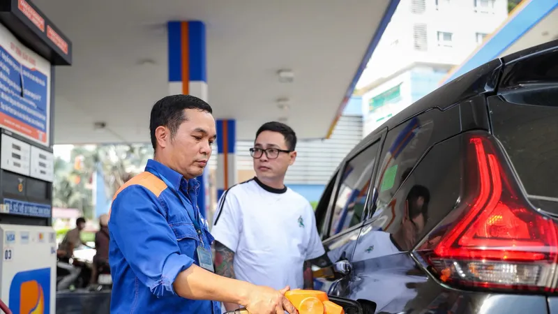 Chính phủ quyết định chi tạm ứng 8.000 tỷ đồng từ nguồn tăng thu ngân sách trung ương cho Quỹ Bình ổn giá xăng dầu