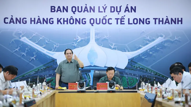 Thủ tướng Phạm Minh Chính làm việc với các bộ, ngành, chủ đầu tư, nhà thầu về đẩy nhanh tiến độ Cảng hàng không quốc tế Long Thành, ngày 29-3