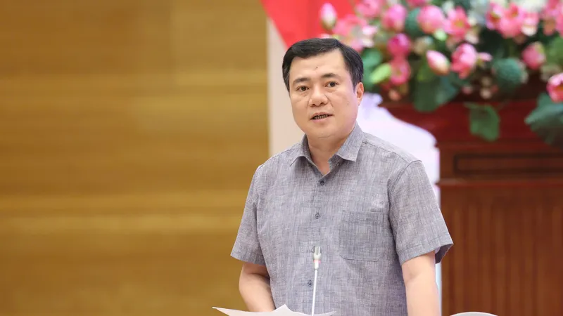 Thứ trưởng Bộ Công thương Nguyễn Sinh Nhật Tân thông tin về tình hình cung ứng xăng dầu. Ảnh: QUANG PHÚC