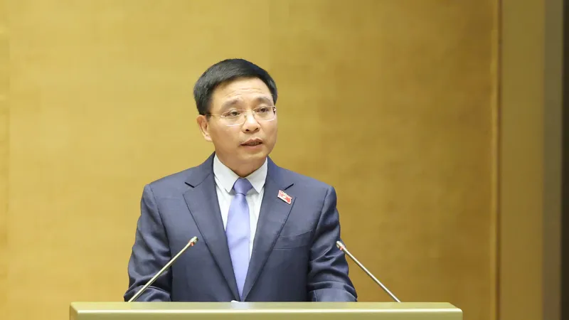 Phó Thủ tướng Nguyễn Văn Thắng trình bày tờ trình về kế hoạch phát triển kinh tế - xã hội 5 năm (2026 - 2030), chiều 9-4. Ảnh: QUANG PHÚC