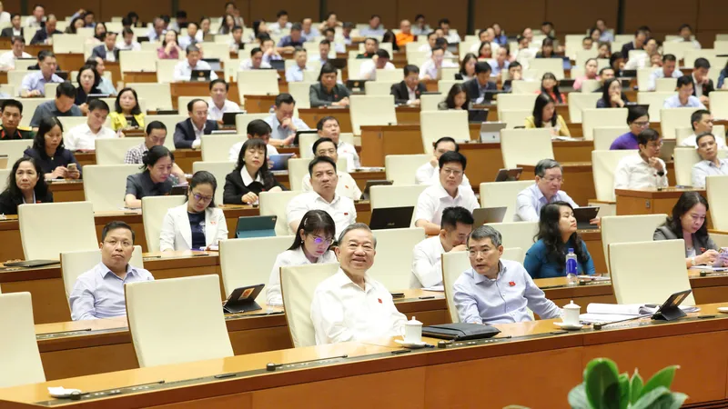 Tổng Bí thư, Chủ tịch nước Tô Lâm và Thủ tướng Lê Minh Hưng cùng các đại biểu dự phiên họp chiều 10-4. Ảnh: QUANG PHÚC