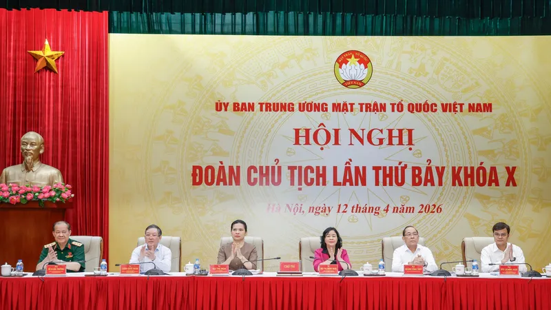 Các đồng chí lãnh đạo Ủy ban Trung ương MTTQ Việt Nam chủ trì hội nghị