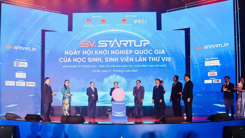 Phó Thủ tướng Lê Tiến Châu và lãnh đạo các bộ, ngành thực hiện nghi thức kích hoạt hạt giống khởi nghiệp, đổi mới sáng tạo